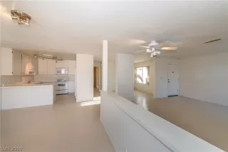 Photo #3: 2076262 Listing