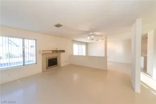 Photo #4: 2076262 Listing