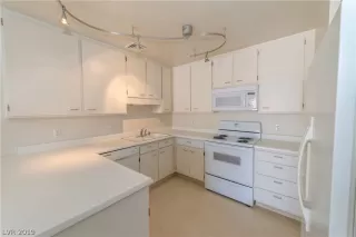 Photo #5: 2076262 Listing