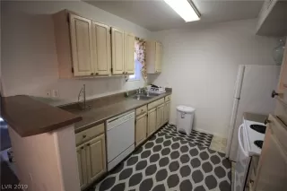 Photo #5: 2076323 Listing