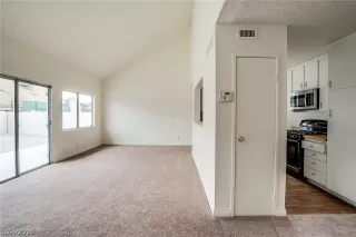 Photo #5: 2076328 Listing