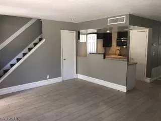 Photo #6: 2076333 Listing