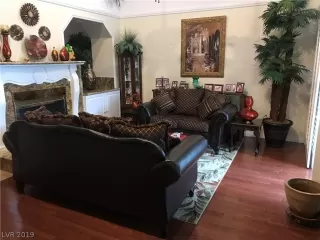 Photo #4: 2076374 Listing 