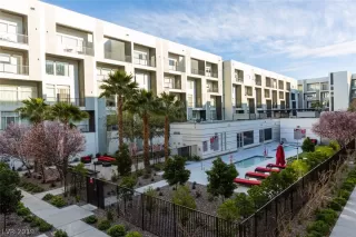 Photo #2: 2076417 Listing