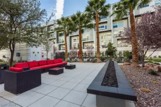 Photo #6: 2076417 Listing