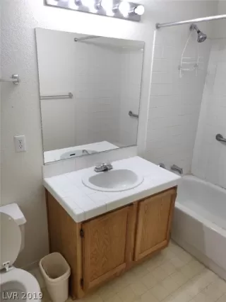 Photo #6: 2076552 Listing 