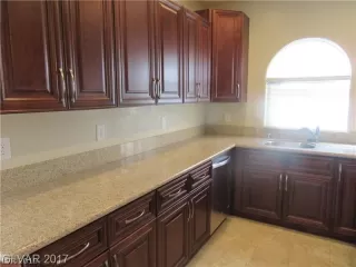 Photo #5: 2076555 Listing