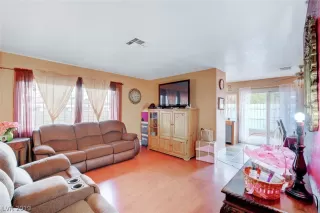 Photo #4: 2076597 Listing 