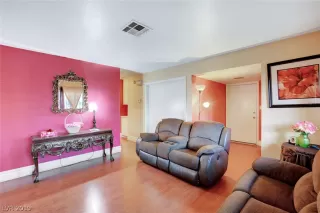 Photo #5: 2076597 Listing 