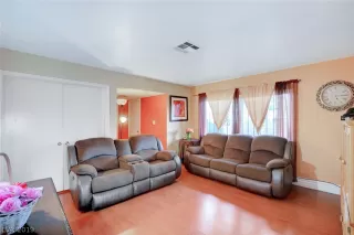 Photo #6: 2076597 Listing 