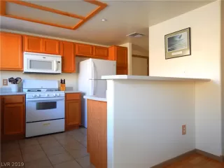 Photo #4: 2076599 Listing