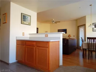 Photo #5: 2076599 Listing