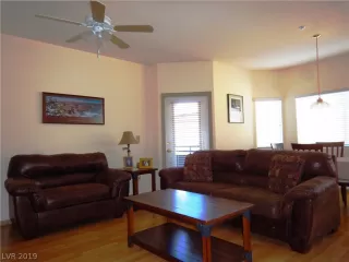 Photo #6: 2076599 Listing