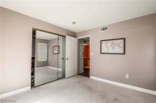 Photo #5: 2076678 Listing