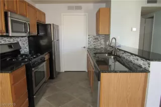 Photo #3: 2076736 Listing 