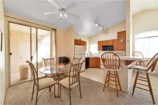 Photo #4: 2076784 Listing