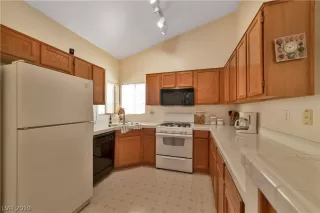 Photo #5: 2076784 Listing