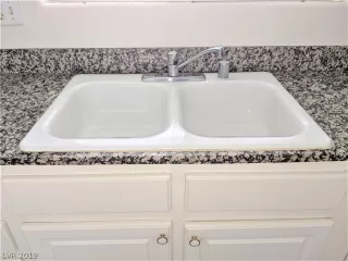 Photo #5: 2076826 Listing