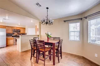 Photo #4: 2076831 Listing 