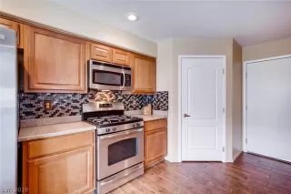 Photo #6: 2076831 Listing 