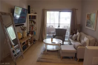 Photo #5: 2076867 Listing