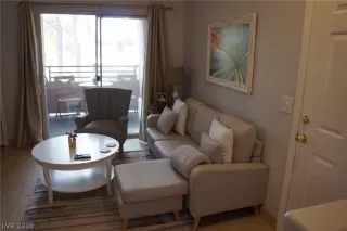 Photo #6: 2076867 Listing