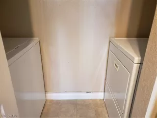 Photo #6: 2076891 Listing 