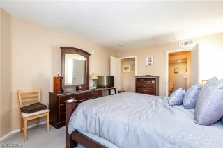 Photo #6: 2076906 Listing