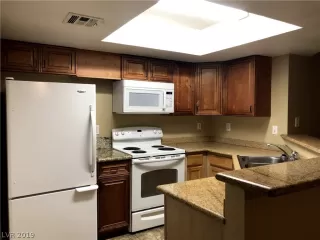 Photo #5: 2076917 Listing