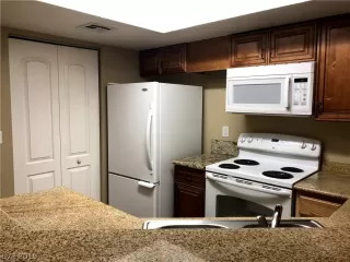 Photo #6: 2076917 Listing