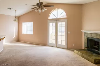 Photo #2: 2077022 Listing 