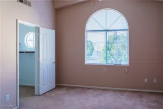 Photo #4: 2077022 Listing 