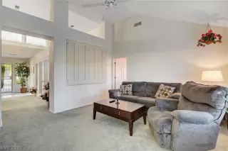 Photo #2: 2077034 Listing