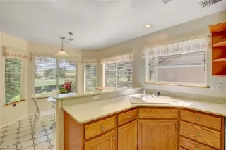 Photo #4: 2077034 Listing