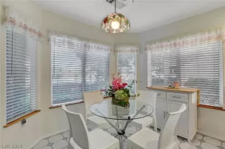 Photo #5: 2077034 Listing