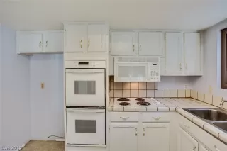 Photo #2: 2077081 Listing