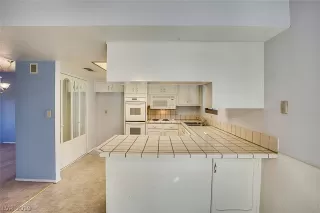 Photo #3: 2077081 Listing