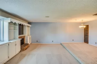 Photo #5: 2077081 Listing