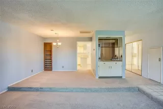 Photo #6: 2077081 Listing