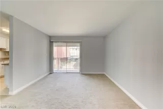 Photo #5: 2077124 Listing