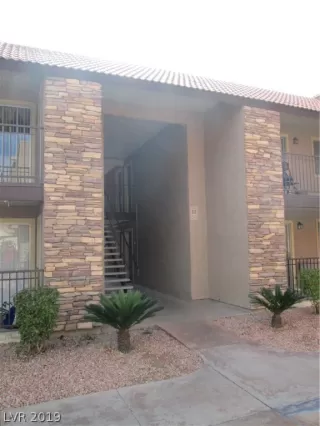 Photo #3: 2077145 Listing