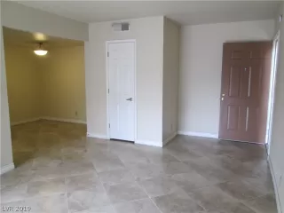 Photo #5: 2077145 Listing