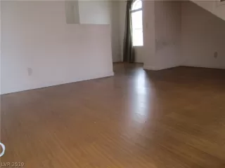 Photo #5: 2077155 Listing