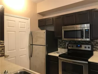 Photo #3: 2077162 Listing