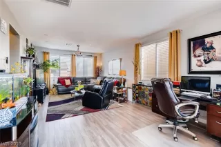 Photo #4: 2077205 Listing