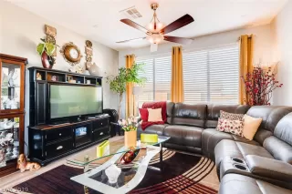 Photo #5: 2077205 Listing