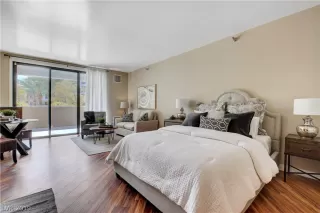 Photo #5: 2077215 Listing 