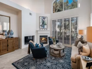 Photo #4: 2077233 Listing