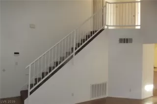 Photo #4: 2077249 Listing