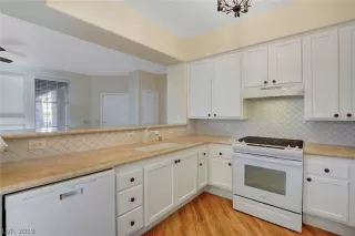 Photo #6: 2077279 Listing